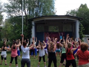 Zumbianer som dansar